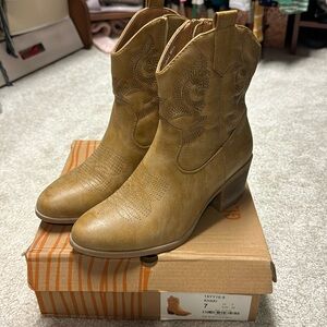 Women’s khaki cowboy boots